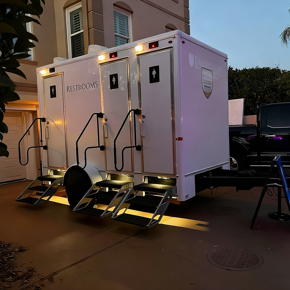 Mobile Toilet Trailer Luxury 3 – Outdoor Camping Rental Bewertung und Preis