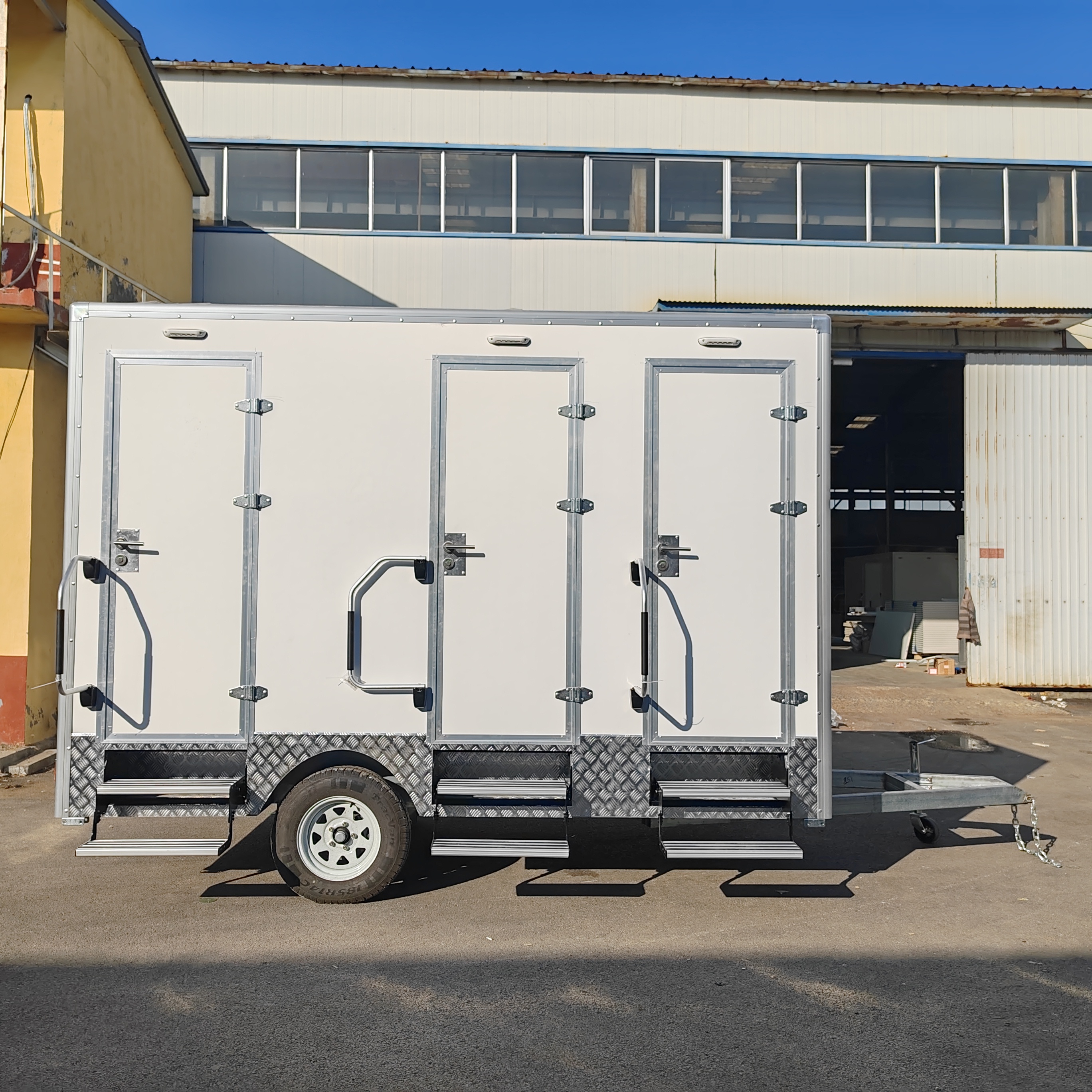 Mobile Toilet Trailer Luxury 3 – Outdoor Camping Rental Bewertung und Preis